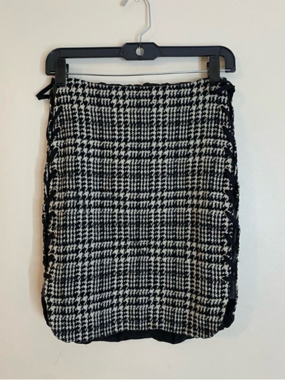 Per Se Black & White Wool and Leather Houndstooth Lace-Up Pencil mini Skirt